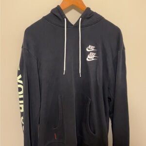 Nike World Tour Sweater